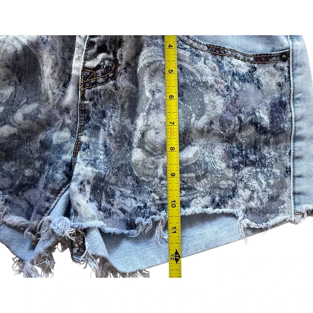 BDG Freja Mid Rise Vintage Fit Denim Shorts Raw Hem Size‎ 26